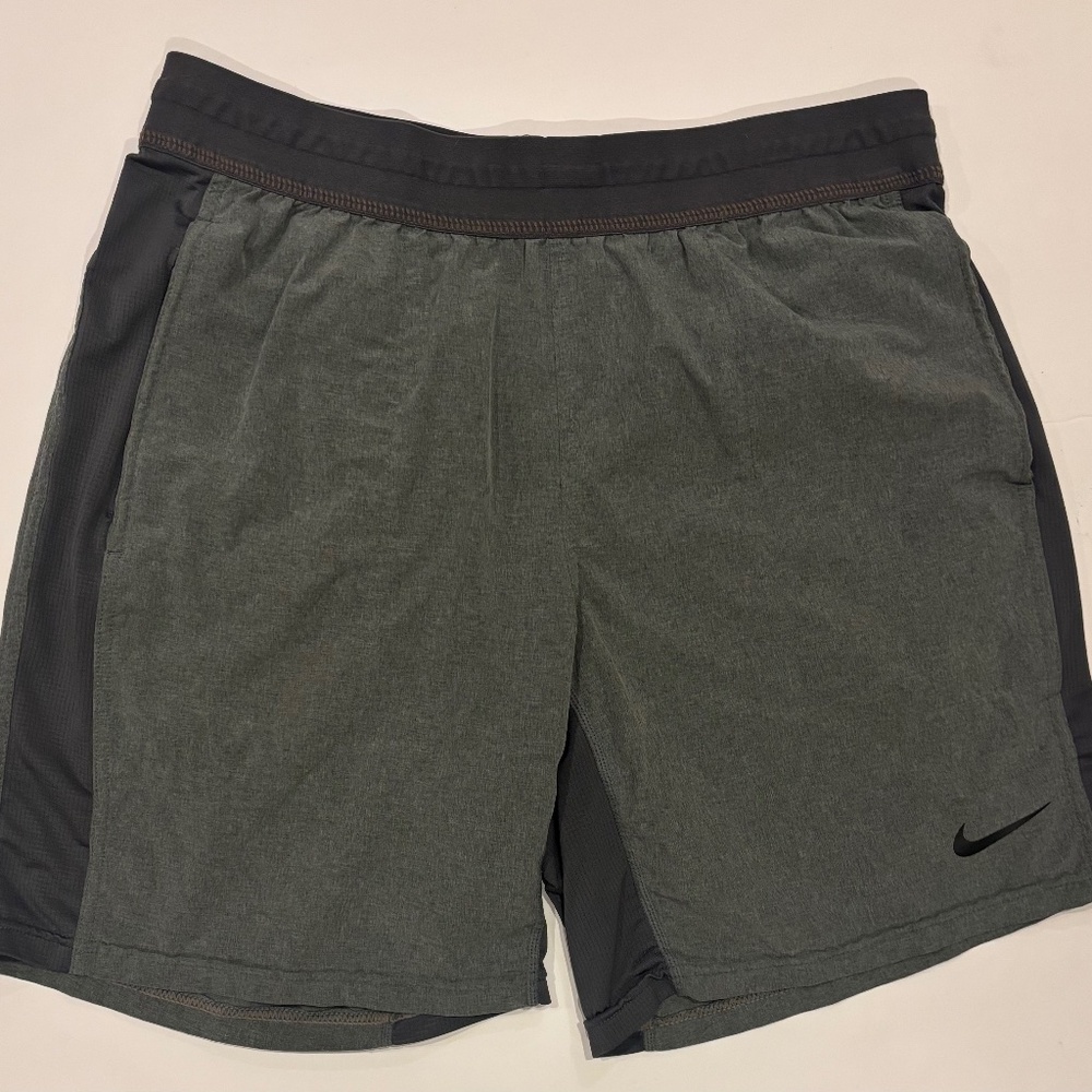 Nike Men's Athletic Short Size-L Two-Tone Gray